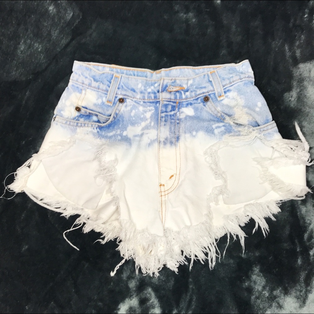 acid washed levi high waist shorts ❤️